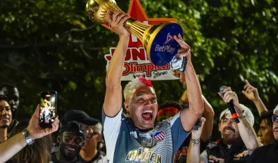 Teófilo Gutiérrez celebrando el título en la Ventana de Campeones.