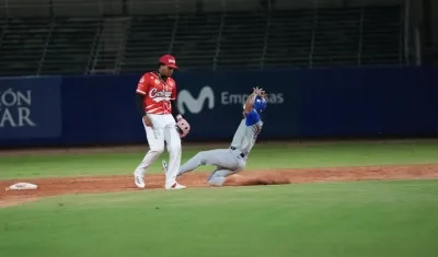 A pesar de la derrota, Caimanes sigue primero. 