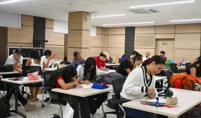 Estudiantes de Diseño Gráfico Digital de Unisimón.