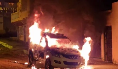 Vehículo incendiado en San Martín de Porres