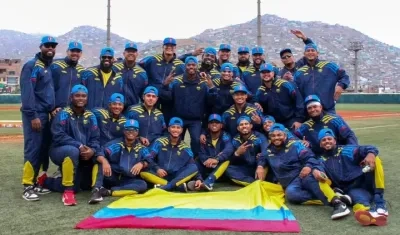 Selección Colombia de béisbol tras conquistar la medalla de oro. 