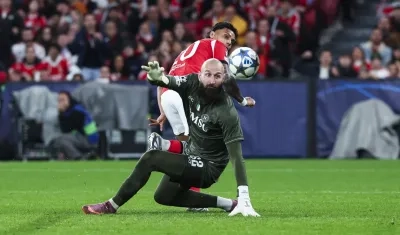 Acción en la que Richard Ríos marcó el primer gol del Benfica ante el Nápoles. 