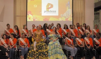 Aspirantes al Reinado Popular 2026 junto a la Reina del Carnaval, Michelle CHar Fernández. 
