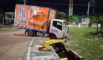 Accidente en la rotonda de Las Flores.