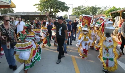 Alcalde Char en la entrega de las vías recuperadas en Las Malvinas. 