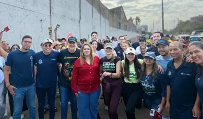 La actividad de embellecimiento de la Vía 40 fue realizada por diferentes dependencias de la Alcaldía. 