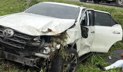 Así quedó la camioneta tras el accidente. 