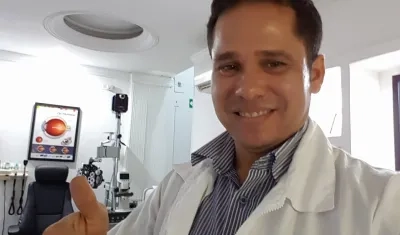 El optómetra Carlos Enrique Rojas Ávila.