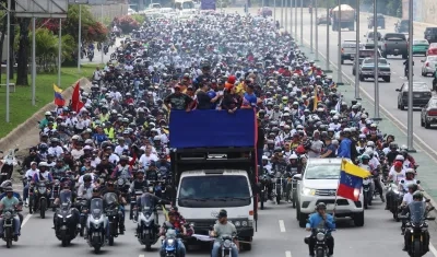 Simpatizantes del oficialismo participaron en una caravana este martes, en Caracas. 