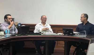 El Secretario Juan Carlos Ospino con representantes del Consejo Distrital de Patrimonio. 