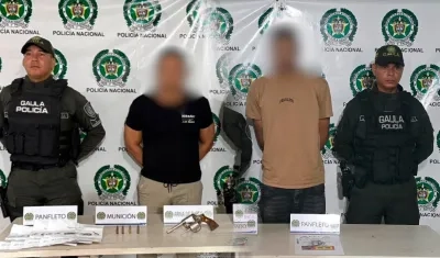 Los dos capturados por parte del Gaula de la Policía. 