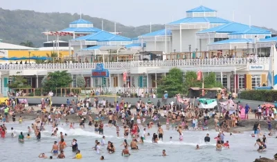 Turismo en las playas de Puerto Colombia. 