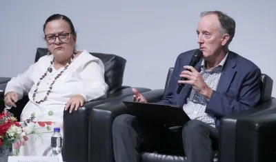 Representante de la ONU para los Derechos Humanos en Colombia, Scott Campbell; y la consejera presidencial para las regiones de Colombia, Luz María Múnera. 