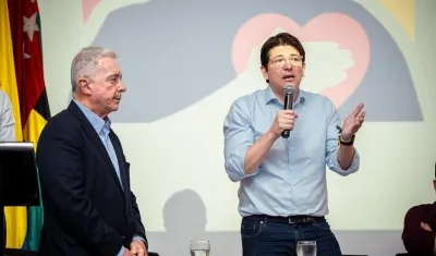 Álvaro Uribe Vélez y Miguel Uribe Turbay.