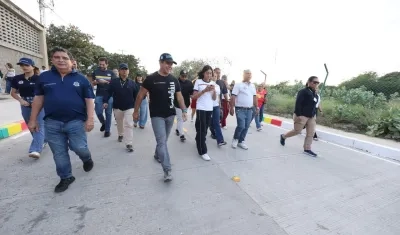 Alcalde Alejandro Char en la entrega de obras de pavimentación en La Concepción. 