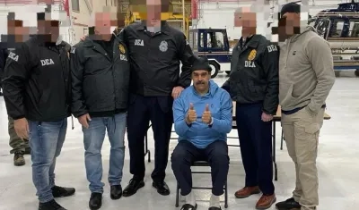 Nicolás Maduro con agentes de la DEA en Nueva York. 