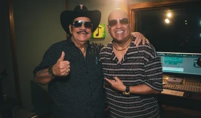 Aníbal Velásquez y Chatella grabando la canción. 