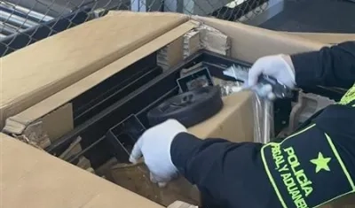 La mercancía, proveniente de Miami con destino a Cali, estaba camuflada dentro de un asador metálico.