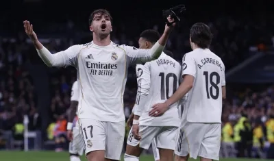 Raúl Asencio celebrando su gol.