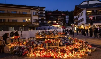 Velatón en homenaje a las víctimas del incendio.