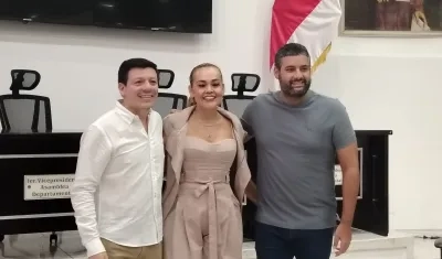 Leydy Mojica Peña, Contralora departamental (centro).