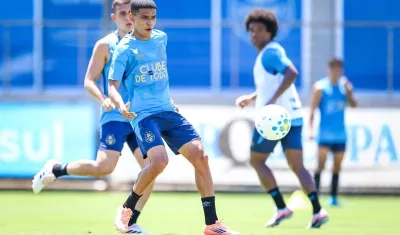 El colombiano José Enamorado durante un entrenamiento con Gremio.