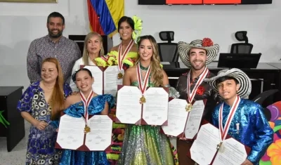 Reyes del Carnaval de la 44 y del Atlántico. 