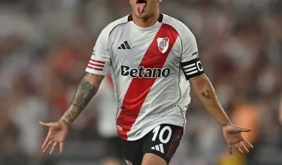 Juan Fernando Quintero celebra uno de sus goles ante Gimnasia y Esgrima. 