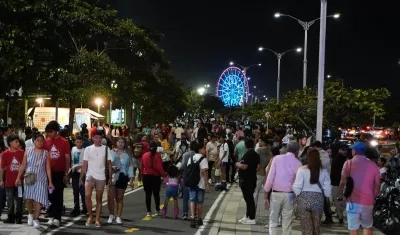 Visitantes en el Gran Malecón.