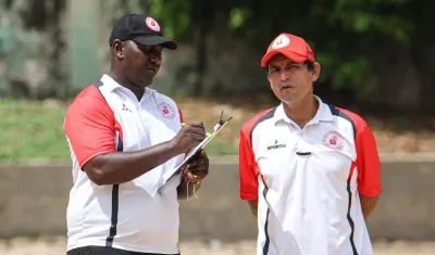 Evert Salas, técnico de la selección Atlántico sub–13, y Adalberto Trespalacios, analista de video.