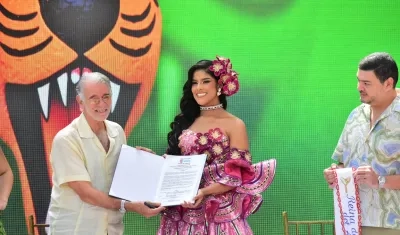 El Gobernador Eduardo Verano y la Reina Stefanny Martínez Barceló.