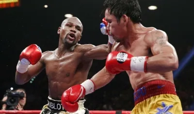 Mayweather y Pacquiao en su primera pelea, efectuada el 2 de mayo de 2015.