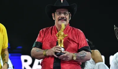 Aníbal Velásquez con su Súper Congo de Oro.