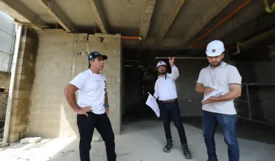 Alcalde Char durante la inspección de las obras en Rebolo. 