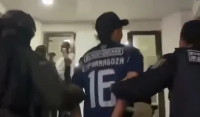 Capturado con notificación roja de Interpol. 