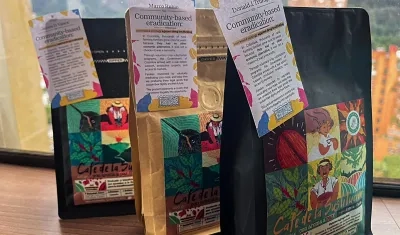 Cesta con café y chocolates, símbolo de su política antidrogas