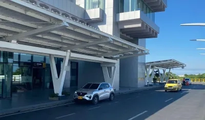 Fachada del Aeropuerto Internacional Ernesto Cortissoz de Barranquilla.
