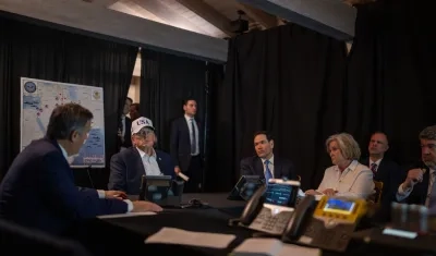 Donald Trump supervisando la operación contra Irán. 