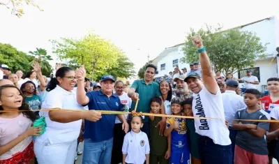 Entrega de las vías a la comunidad en Los Trupillos.