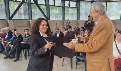 Carlos Roberto Pombo Urdaneta, presidente de la Sociedad de Mejoras y Ornato de Bogotá y María Claudia García Dávila, directora del Jardín Botánico de Bogotá.