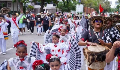 Carnaval de Salvaguarda y Niños en calle 84.