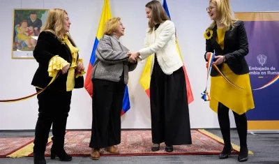 Rosa Villavicencio y Oana Țoiu.