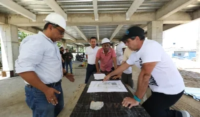Alcalde Char durante la inspección de las obras. 