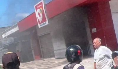 Bomberos atendieron la emergencia. 