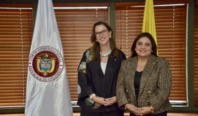 La vicepresidenta designada de la Corte, Natalia Ángel Cabo, y la presidenta Paola Andrea Meneses Mosquera.