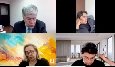 Procurador Henry Bustos (arriba a la izquierda) interviniendo en la audiencia preparatoria a juicio contra Nicolás Petro. 