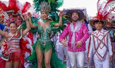 Reyes del Carnaval de la 44 durante el desfile del Suroccidente.