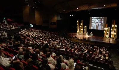 Silvio Rodríguez presentando en teleconferencia 'Silvio Rodríguez, diario de un trovador'.