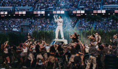 El cantante puertorriqueño Bad Bunny durante su actuación en el descanso del Super Bowl.