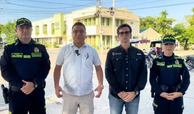 Coronel Eddy Sánchez, comandante de la Policía de Atlántico; alcalde de Ponedera, Juan Mendoza; y el Secretario del Interior, José Antonio Luque.